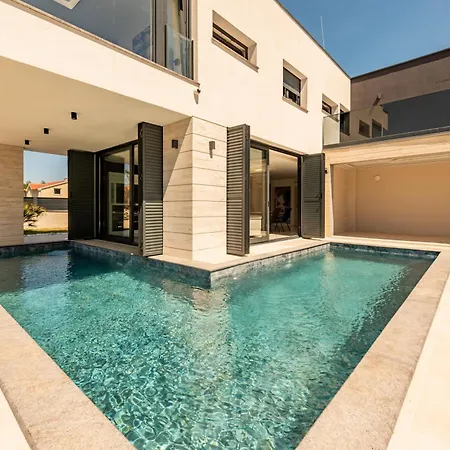 別荘 House With A Swimming Pool - Lozice, - 27817