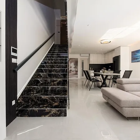 House With A Swimming Pool - Lozice, - 27817 別荘 ヴィル